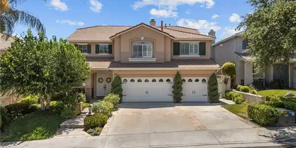 25722 Hood Way