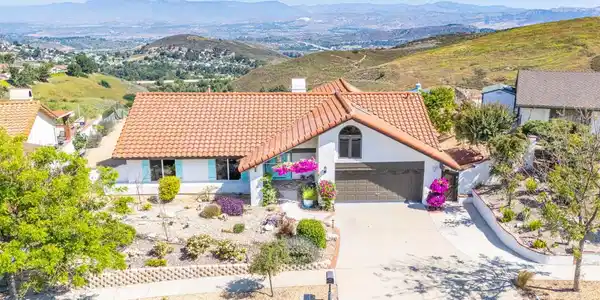 2343 Avenida Otono