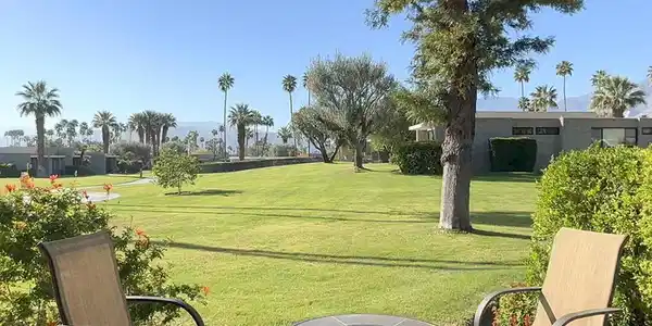 2033 E El Alameda