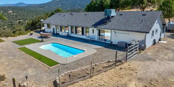 45337 Valley Oak Drive