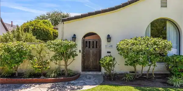 2160 Loma Vista Street