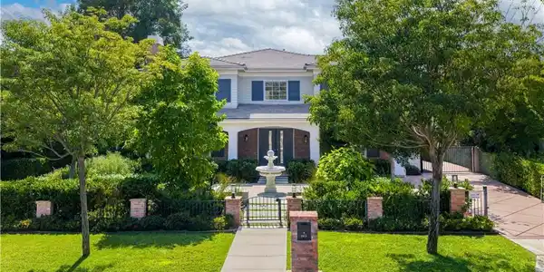 2015 Bella Vista Avenue