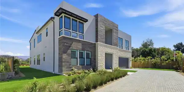 22801 Seaqua Circle