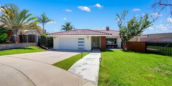 295 E Blue Mountain Way
