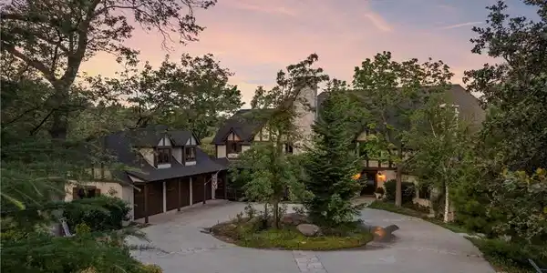1611 Alberta Lane