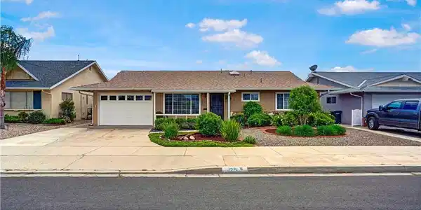 1221 W Mayberry Avenue