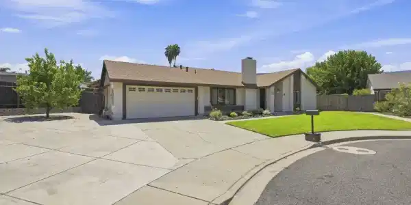 1121 Sunnyglenn Avenue