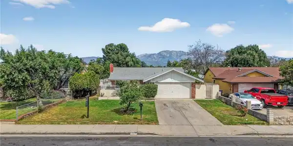 214 W Locust Street