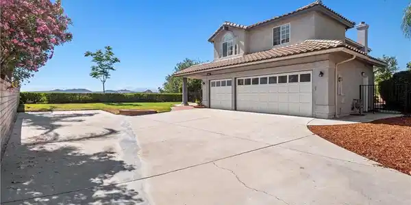 22325 Mandarin Lane