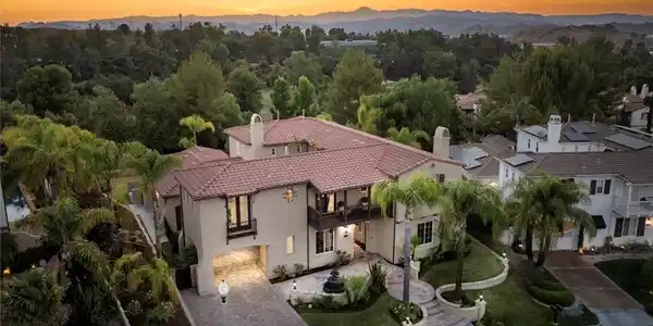 24816 Los Altos Drive
