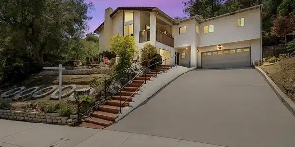 1438 Hillside Drive