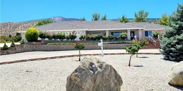 325 Canyon Road