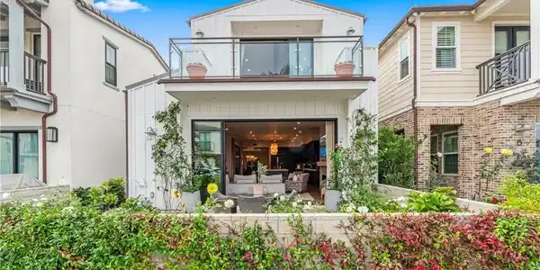 15 Marina Way