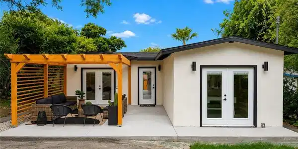 885 Montecito