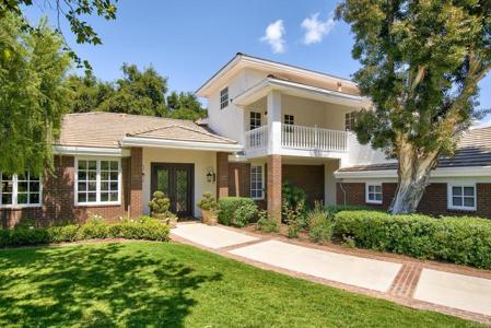 5135 Island Forest Place
