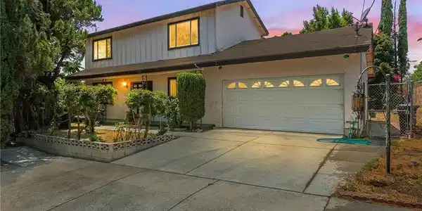 14923 La Valle Street