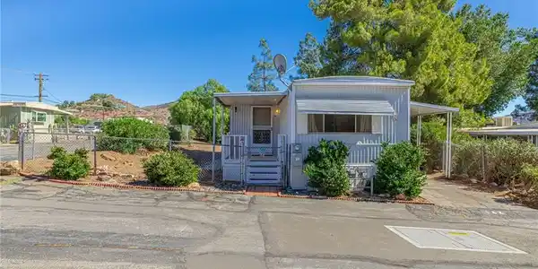 2501 Sierra Highway