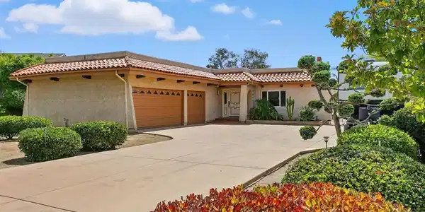 4343 Avenida Gregory