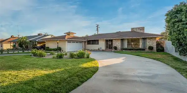 3484 Broadmoor