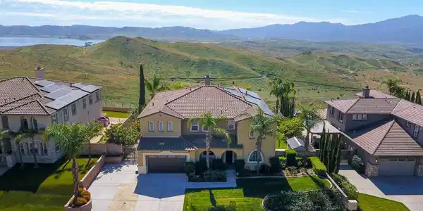 18410 Lakepointe Dr