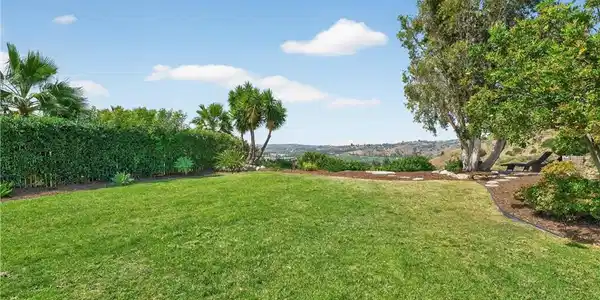 5515 Camino Vista