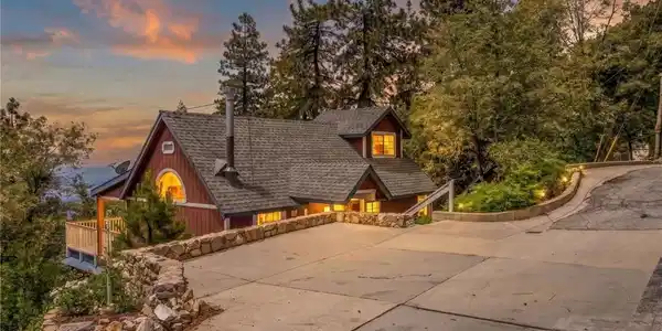 1134 Scenic Way