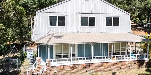 537 Cloverleaf Dr