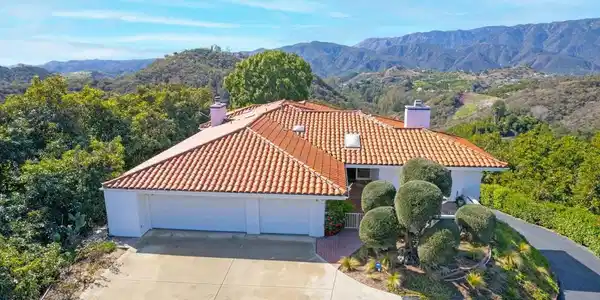 2366 Green Valley RD