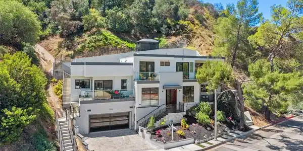 3060 Hollywell