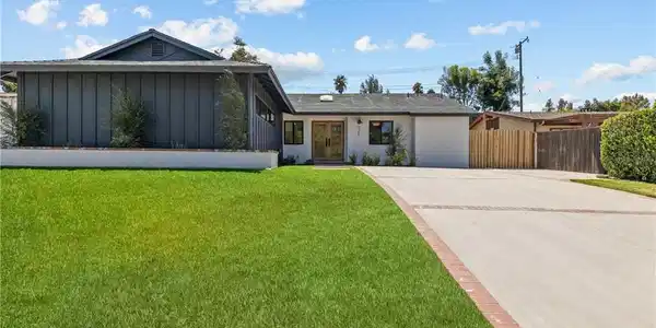 226 Tennyson
