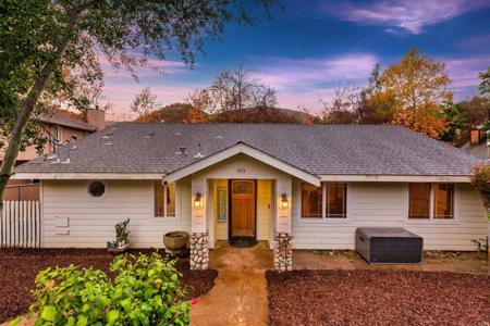 933 Silverbrook Drive