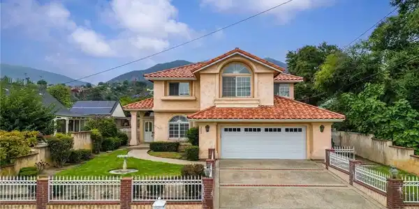 137 W Greystone Avenue