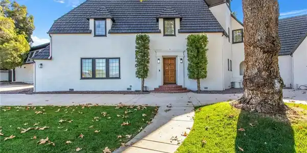 745 W Sunset Drive