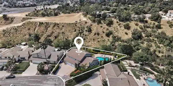 1535 Dove Court