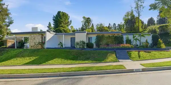 18202 Lake Encino Drive