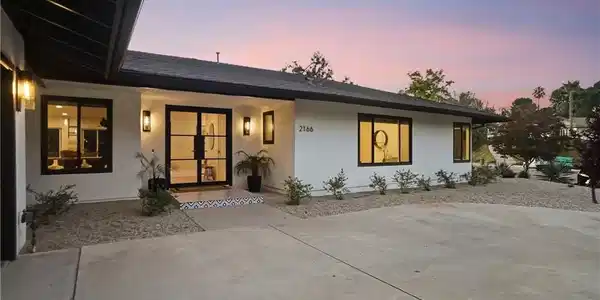 2166 La Granada