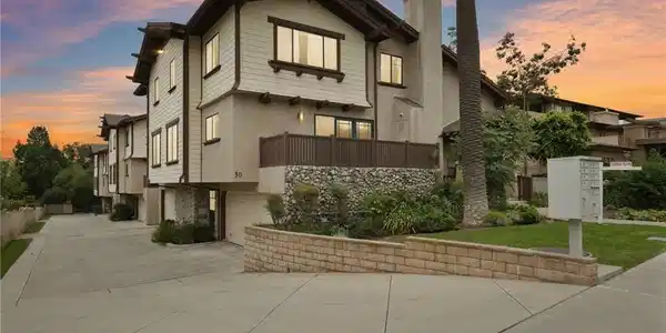 50 Esperanza Avenue