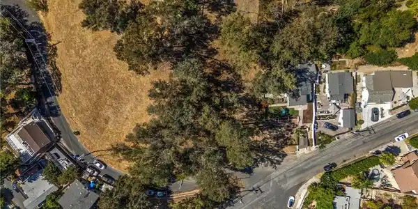 4993 E Dartmouth