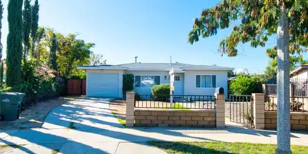 606 E De Anza Circle E