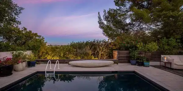 8704 Hollywood Hills Road