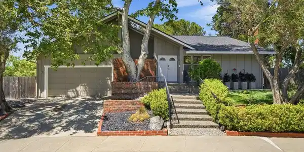 3162 La Mesa Drive