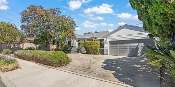 6430 N vista