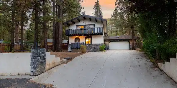 41819 41819 Chalet