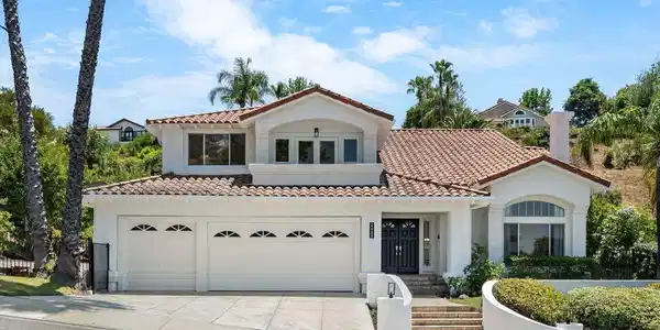 22248 Cairnloch Street