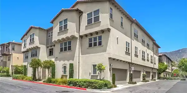 875 Iris Way