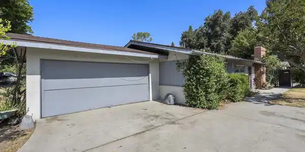 929 Diamond Street