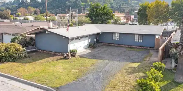 1114 E Lemon