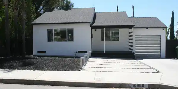 10609 Fernglen Avenue