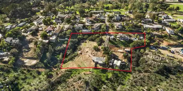 410 Woodland Lane