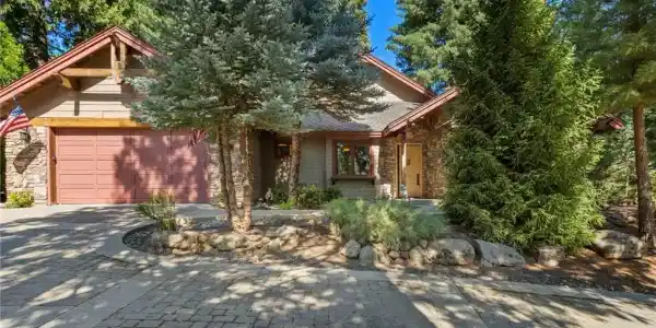 95 Manor Dr
